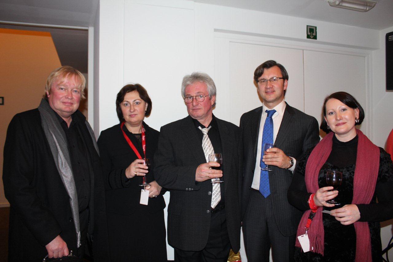 Nuotraukoje: Valonijos karališkojo kamerinio orkestro meno vadovas Jean-François Chamberlan, Asta Krikščiūnaite (sopranas), „Ąžuoliuko“ meno vadovas prof. Vytautas Miškinis, ambasadorius Gediminas Varvuolis ir Nora Petročenko (mecosopranas)